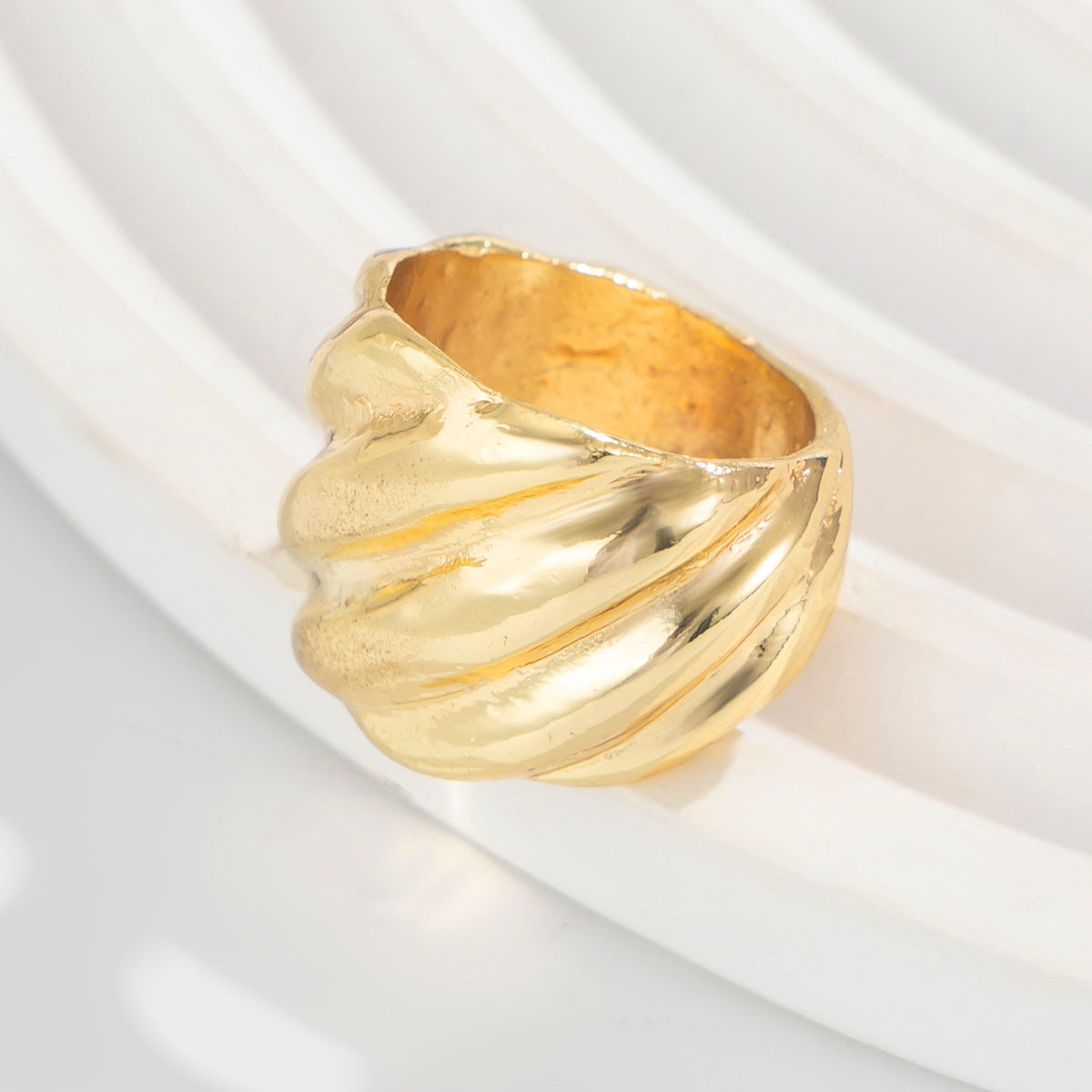 Minimalist Plated Alloy Floral Pearl Geometric Round Ring Set for Women