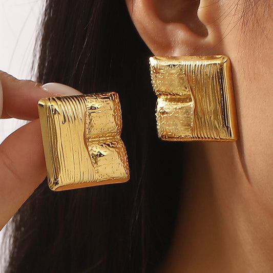 Pendientes geométricos minimalistas franceses vintage de acero inoxidable para mujer con acabado chapado y diseño atrevido