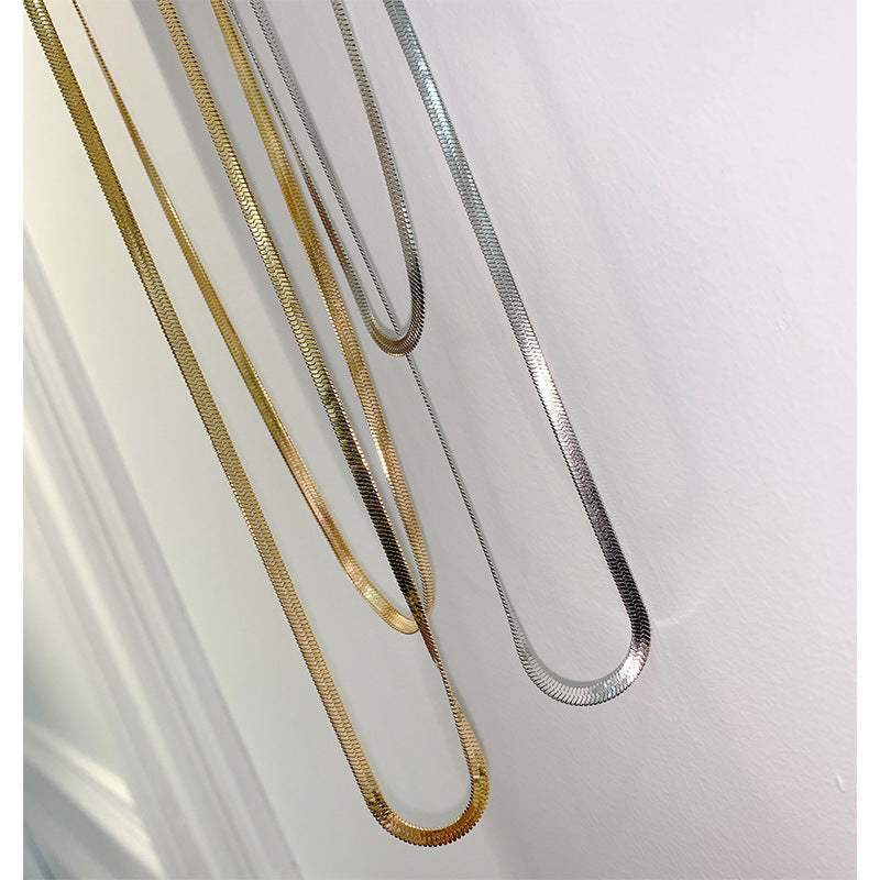 Gargantilla Minimalista Geométrica de Acero Inoxidable Chapado en Oro con Cadena de Serpiente Plana para Mujer y Hombre