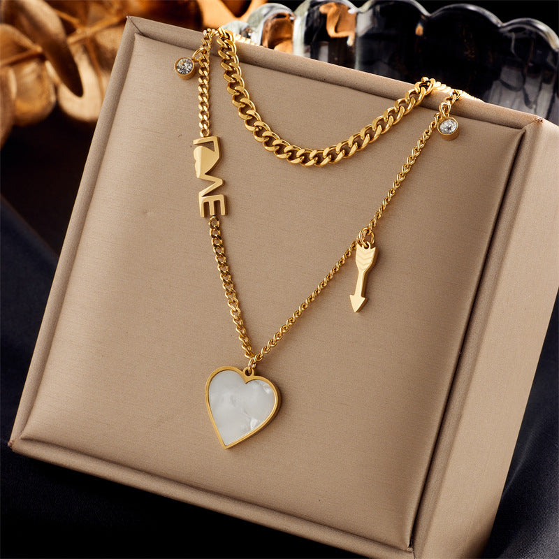 Collana con Pendente Geometrico Irregolare a Croce e Cuore Minimalista in Acciaio al Titanio con Finitura Placcata da Donna