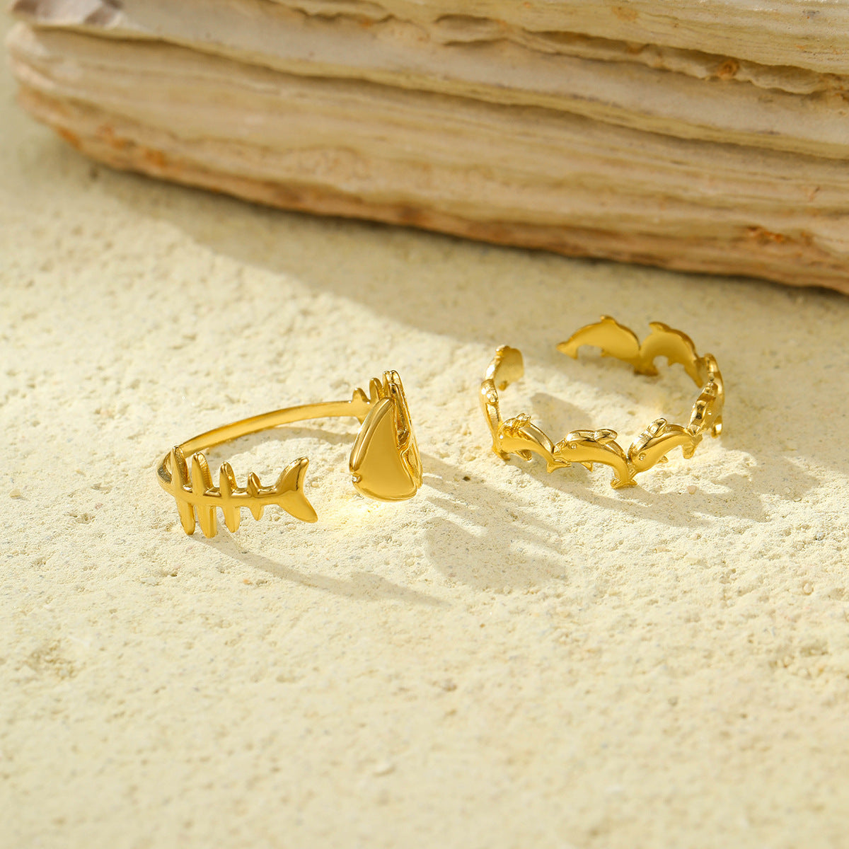Anello da donna in acciaio inossidabile con delfino geometrico di lusso e lisca di pesce, placcato oro 18 carati, fascia aperta regolabile