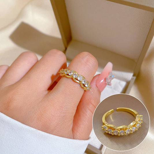 Anillo Minimalista de Latón con Forma de Corona y Baño de Oro para Mujer