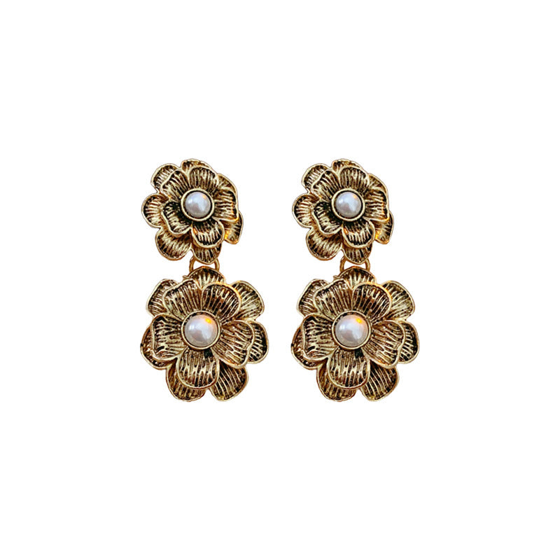 Set di orecchini e catena per clavicola da donna con motivo floreale vintage, perle, ciondolo in lega e finitura placcata