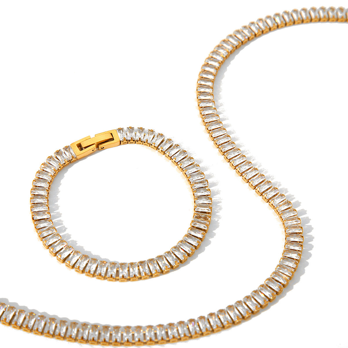 Collana con ciondolo quadrato geometrico in zircone per donna, catena clavicola in acciaio inossidabile con intarsio completo di zirconi