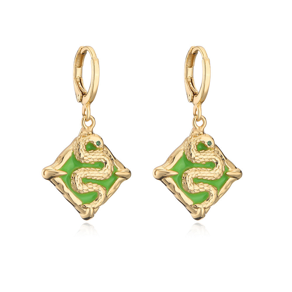 Orecchini minimalisti geometrici in rame con placcatura in oro 18 carati e smalto con motivo Totem del Serpente per donna