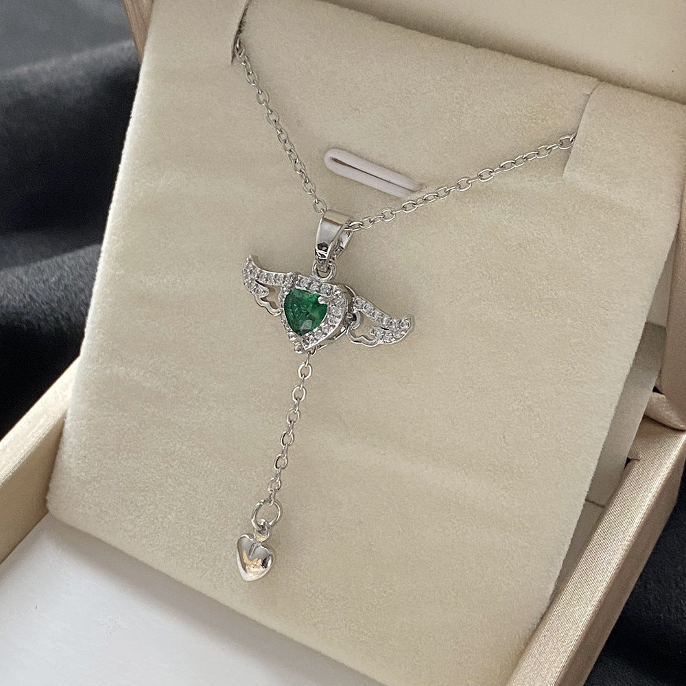Elegante Collana con Ciondolo a Farfalla Floreale in Acciaio al Titanio, Rame Placcato e Zirconia Micro-Incastonata su Catena ad O per Uomo e Donna