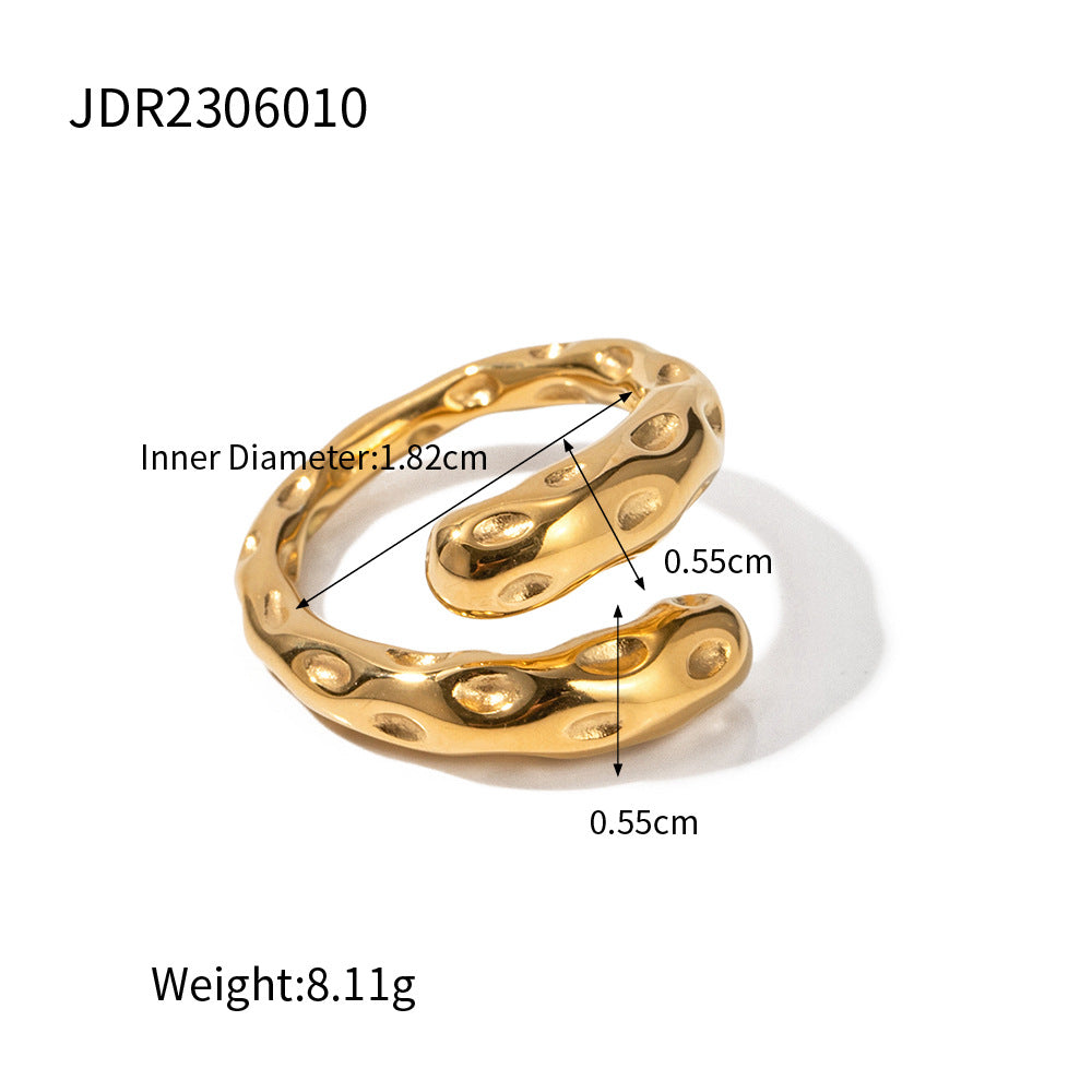 Anello Vintage da Donna Francese con Texture Martellata in Acciaio al Titanio Placcato Oro 18K Design Geometrico