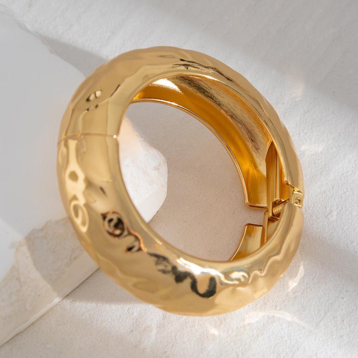 Elegant Round Plated Zinc Alloy Bangle Bracelet Irregular Design Fashion Business Jewelry