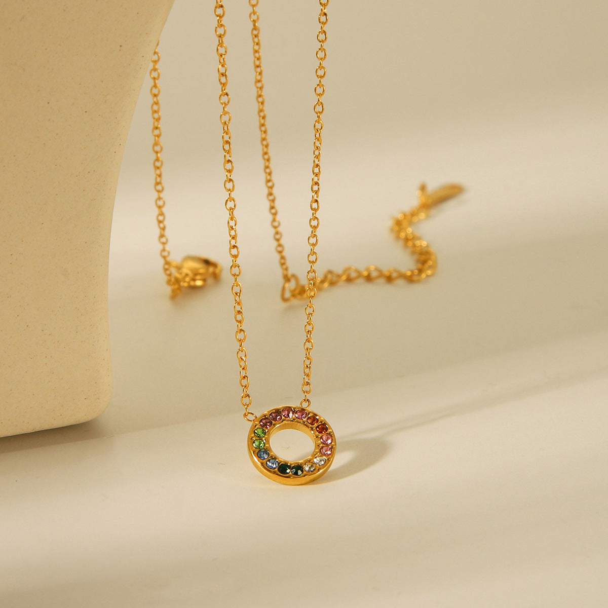 Collana Geometrica da Donna in Acciaio Inossidabile Placcato Oro 18K Stile Ins con Zirconi Colorati