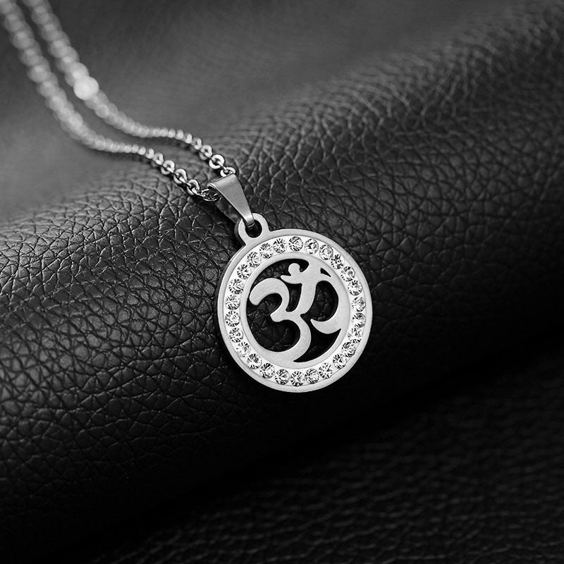 Collana con pendente geometrico in acciaio inossidabile e titanio, catena a O, gioielli alla moda casual per yoga e attività all'aperto