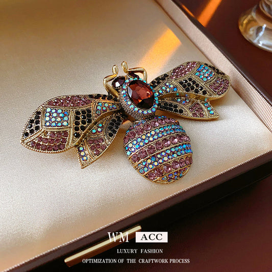Vintage Bee Brooch in Alloy with Rhinestone Inlay for Women Elegant Fashion Commuter Accessory