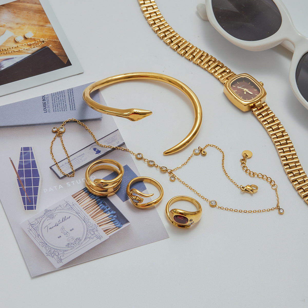 Pulsera ajustable de acero titanio con diseño de serpiente y acabado galvanizado para mujer, para un estilo de oficina a la moda.