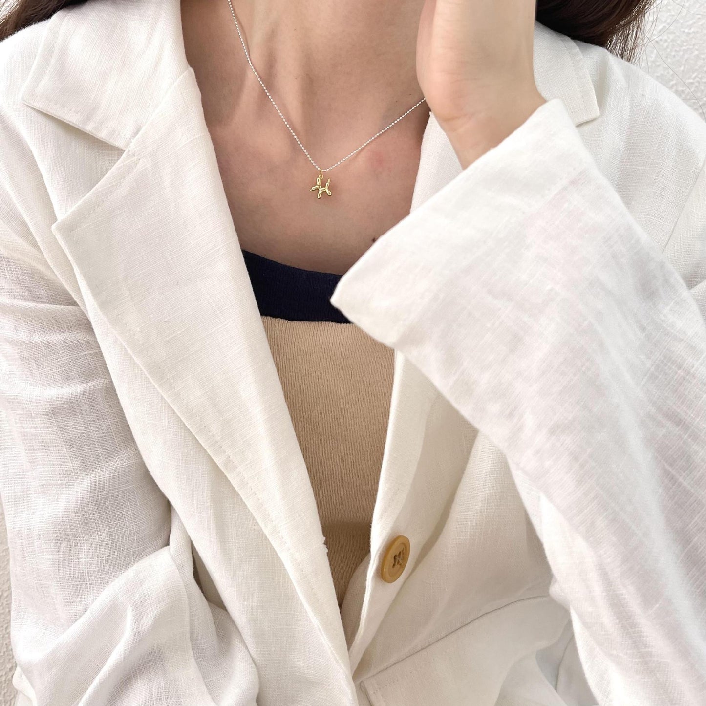 Collana con ciondolo a forma di cane minimalista da donna in argento sterling 925 con finitura lucida su catena a maglie a sfera