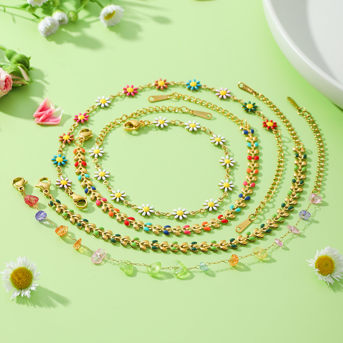 Collar Minimalista con Colgante de Margarita y Mariposa con Motivo de Rama de Olivo en Acero Inoxidable con Acabado Esmaltado para Mujer