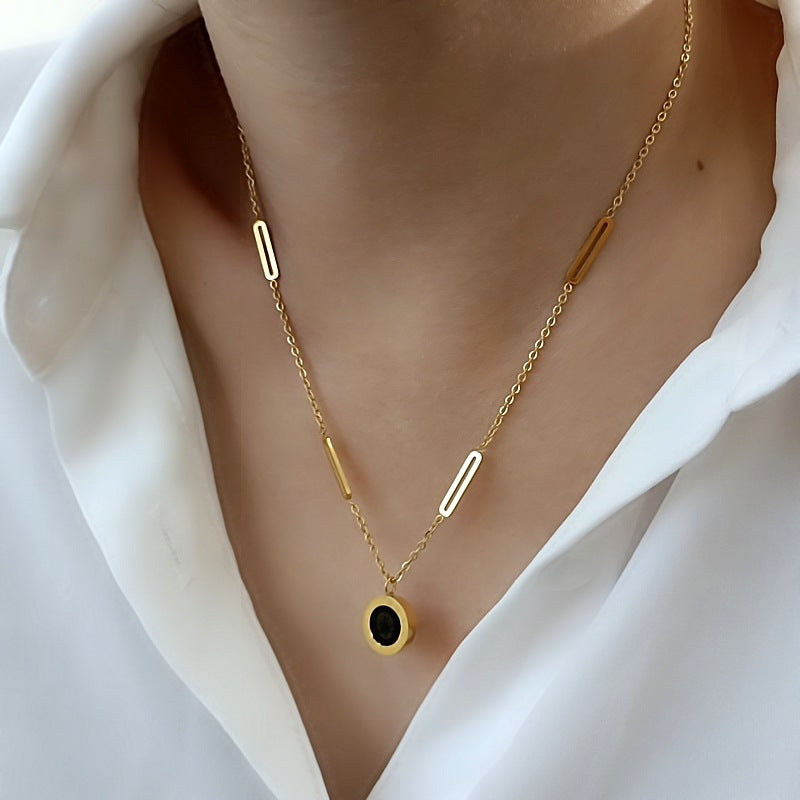 Collana Minimalista in Acciaio al Titanio con Numeri Romani, Reversibile e Placcata Galvanicamente, per Uomo e Donna