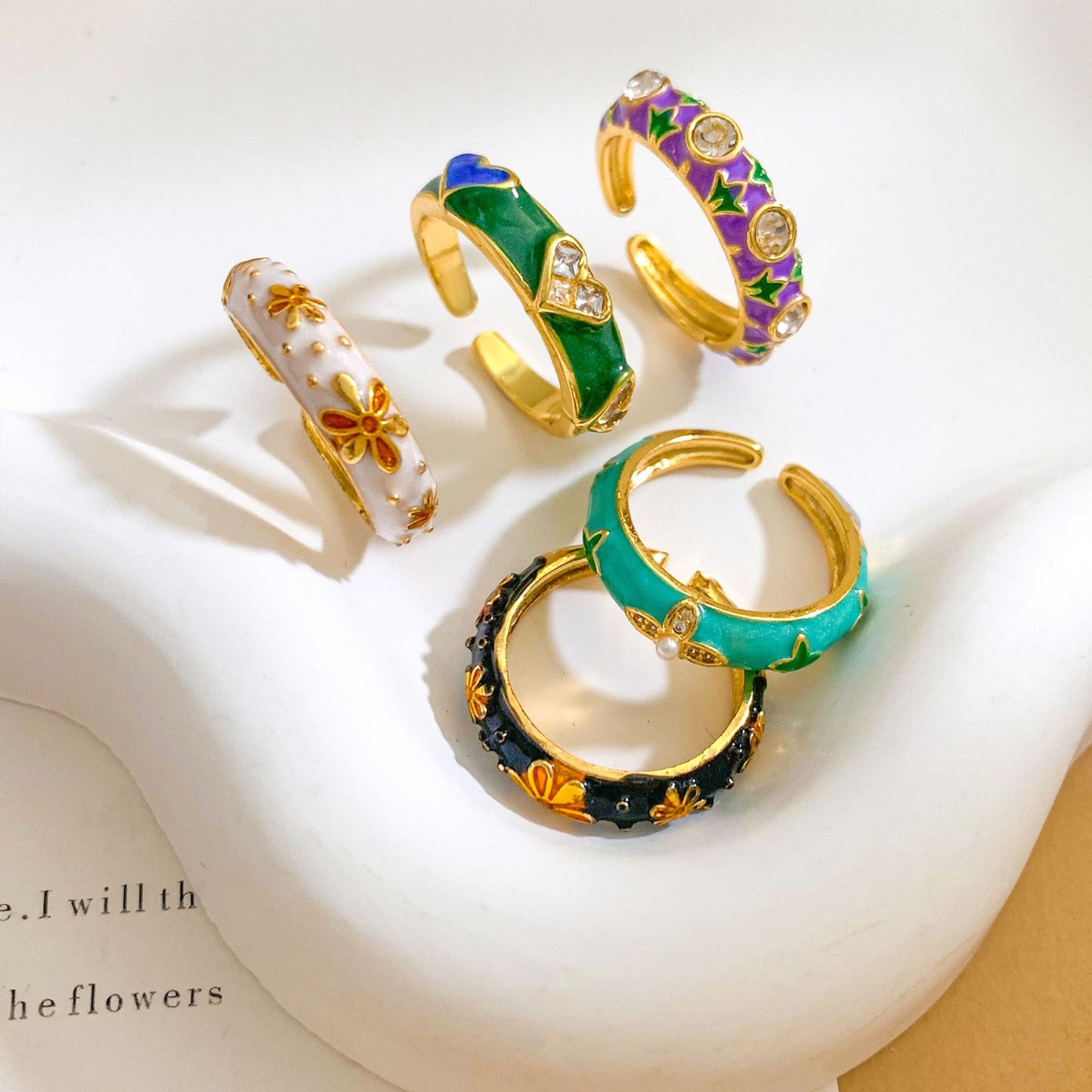Anello regolabile da donna in ottone placcato, smaltato a goccia, con motivo floreale minimalista