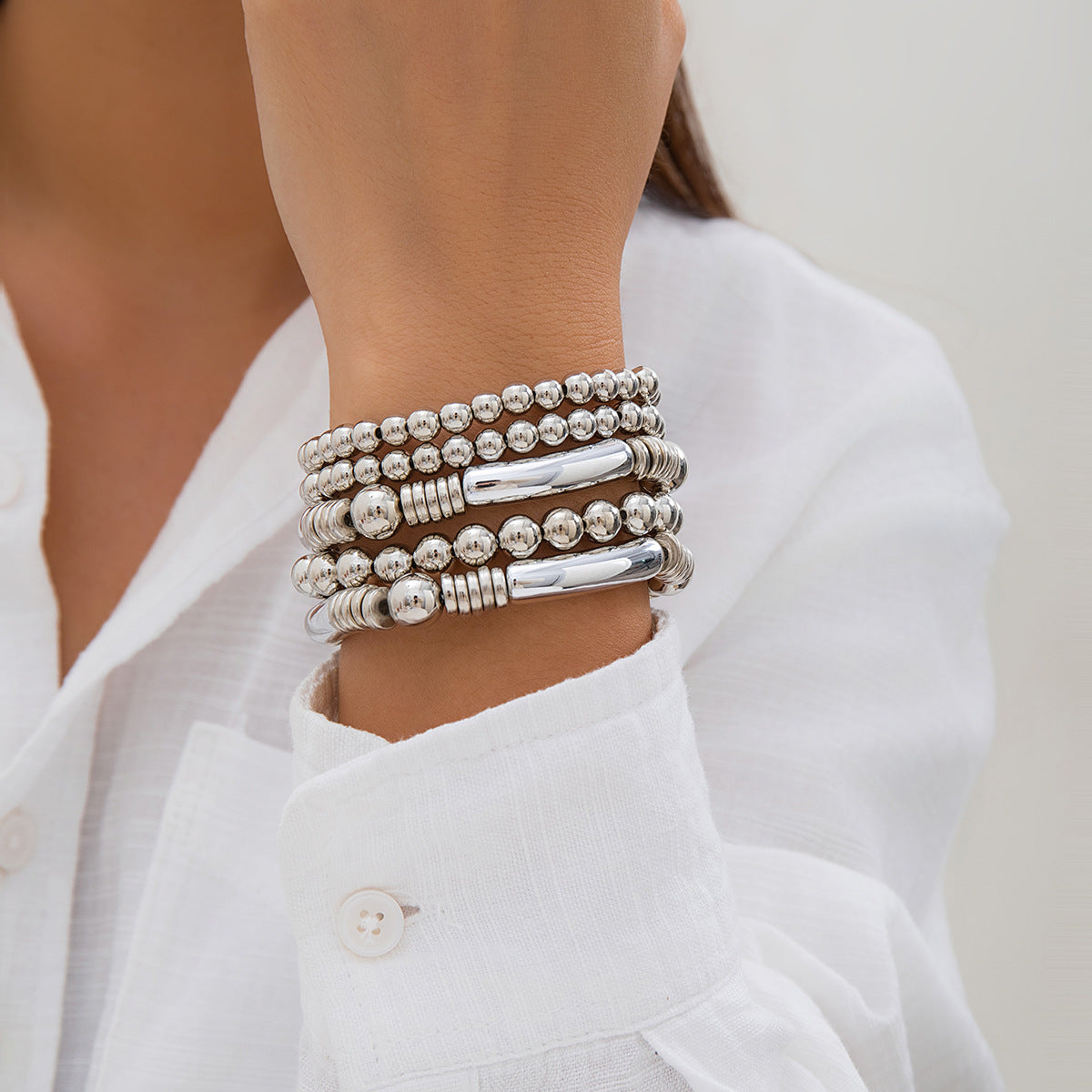 Bracciale da donna in lega con ciondolo a cuore minimalista, finitura placcata e dettaglio a catena