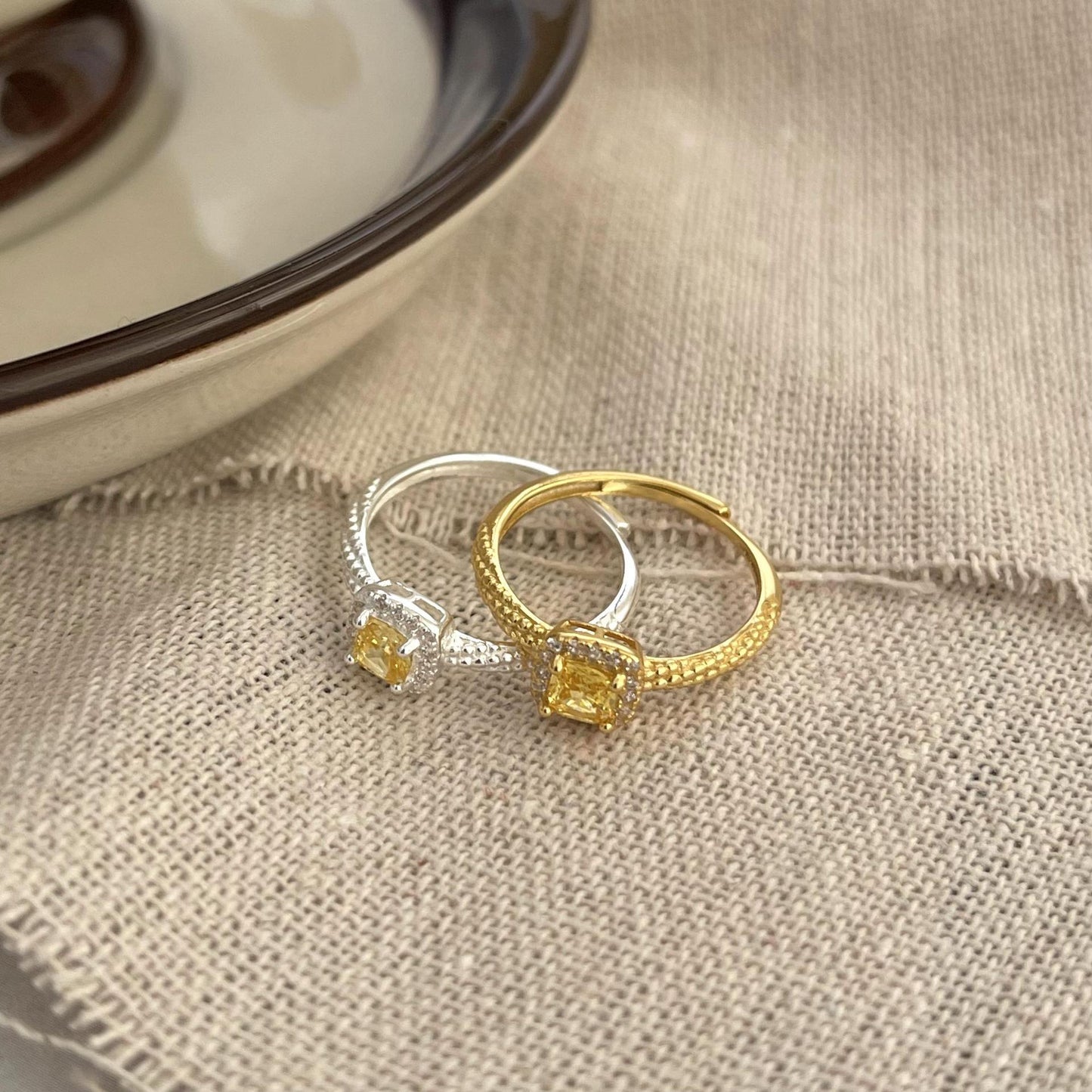Anillo Minimalista de Plata de Ley 925 con Corazón, Geométrico a Rayas y Circonitas Cúbicas