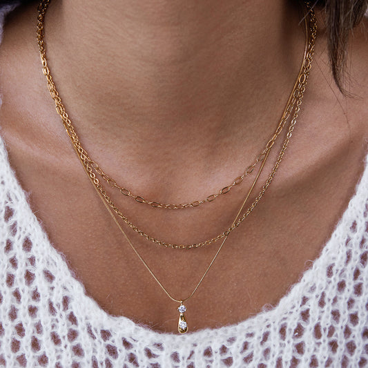 Collana da donna con ciondolo a tre strati in zirconi, in acciaio al titanio stile geometrico e finitura placcata
