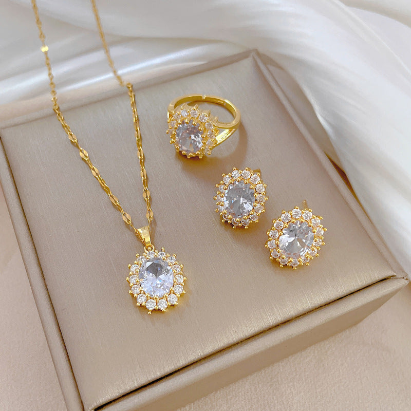 Collana da donna con catena ovale a marchese in acciaio al titanio con intarsio di strass di lusso