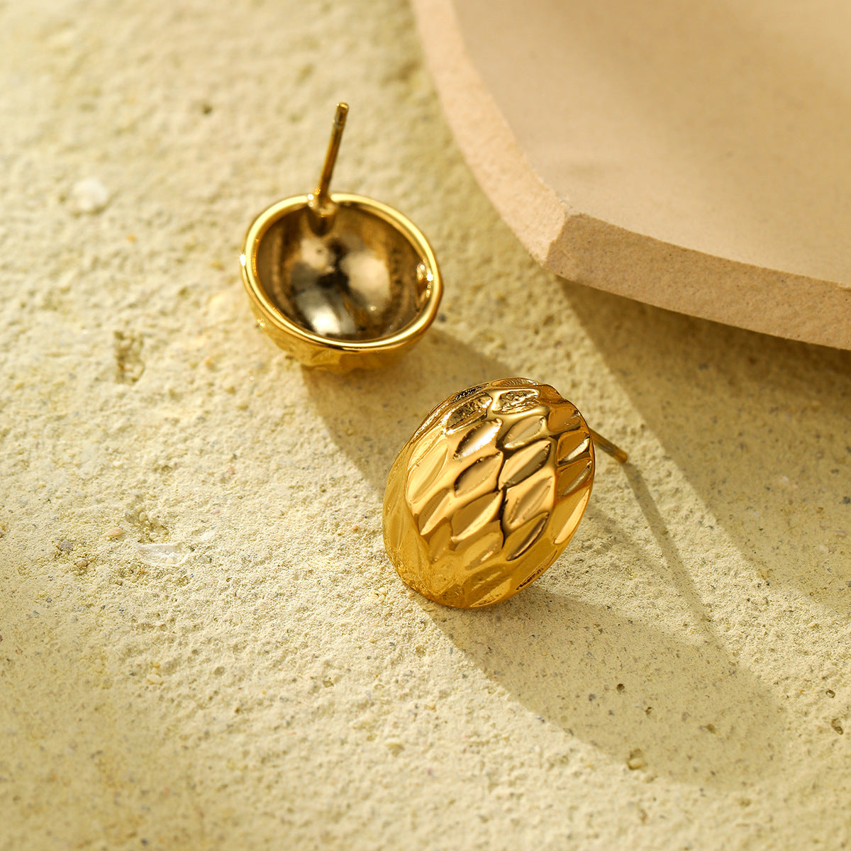 Pendientes de acero inoxidable bañados en oro de 18 quilates con diseño geométrico ovalado irregular de Fashion OL para mujer