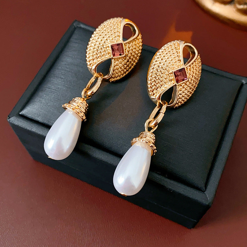 Vintage Heart-Shaped Floral Teardrop Hollow-Out Alloy Stud Earrings with Rhinestone Inlay for Women
