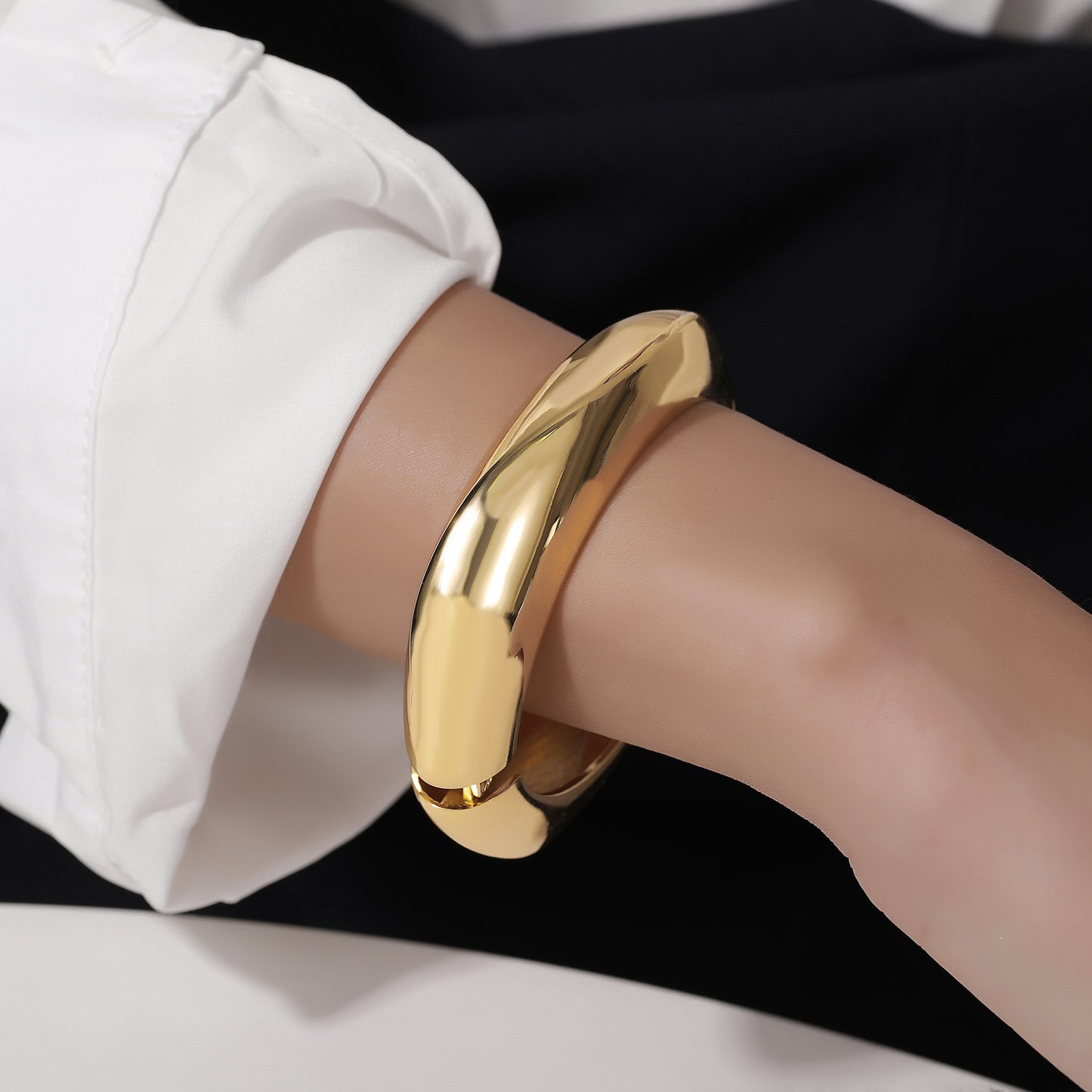 Geometric Round Plated Alloy Asymmetrical Cuff Bracelet