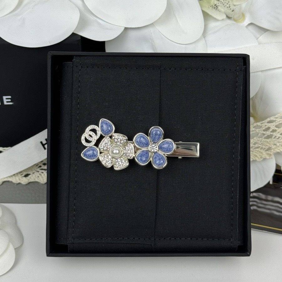 Elegante Collana da Donna in Ottone Placcato Oro con Strass e Fiori di Lusso