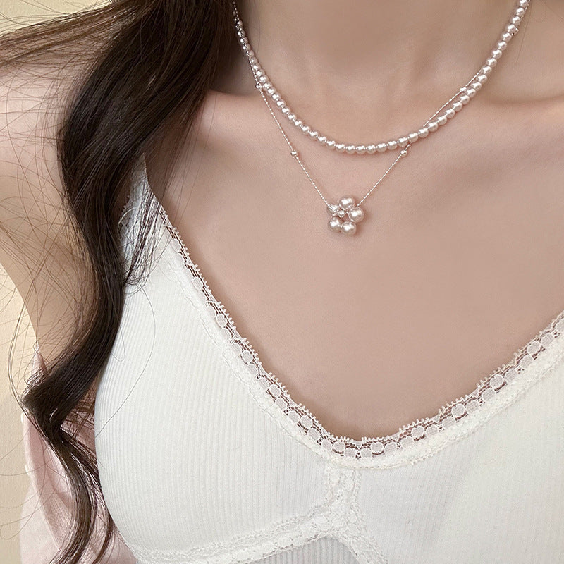 Elegante collana di perle in stile francese con motivo floreale a perline rotonde, catena clavicola placcata oro, gioielli da donna vintage minimalisti per l'uso quotidiano