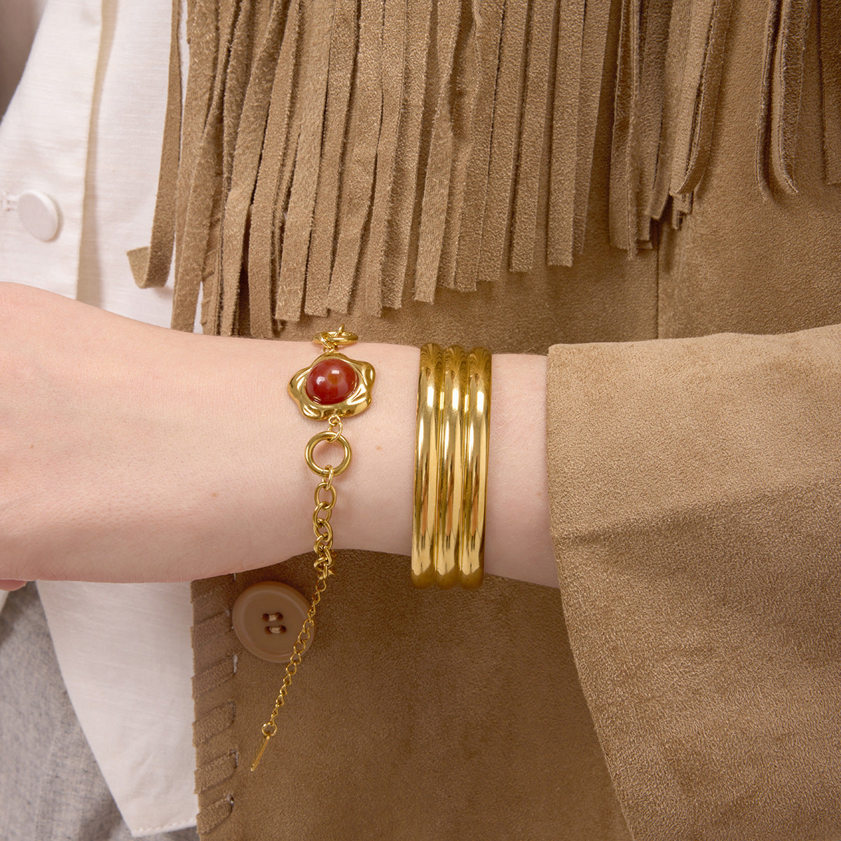 Vintage Floral and Geometric Red Agate Bracelet for Women with Electroplated Stainless Steel Luxury Design
