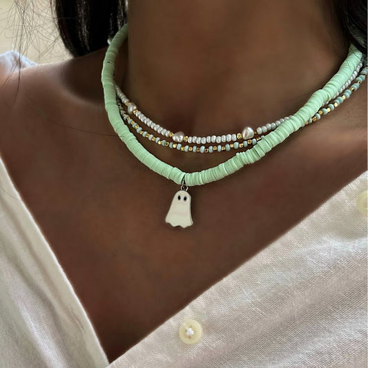 Collana con ciondolo a forma di fantasma stile bohémien con perline in argilla polimerica su catena normale da donna