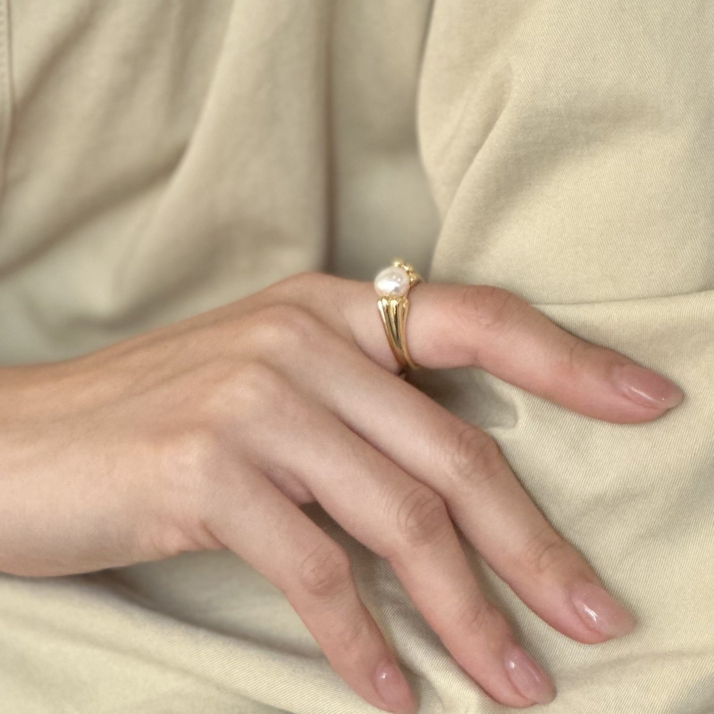 Anillo de plata de ley 925 con forma de corazón minimalista y detalles geométricos para mujer