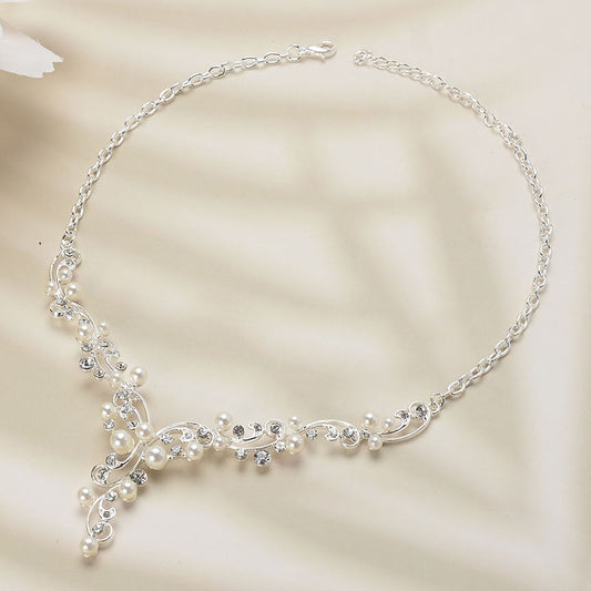 Set di collana e orecchini da donna bohémien vintage con perle e strass placcati in lega floreale