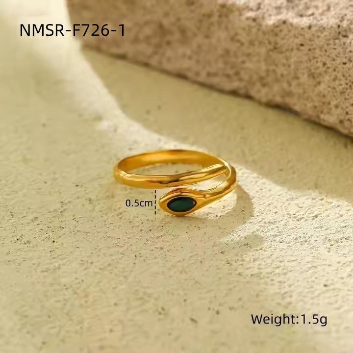 Set di orecchini, bracciale e anello da donna in acciaio al titanio a forma di serpente, placcato e alla moda