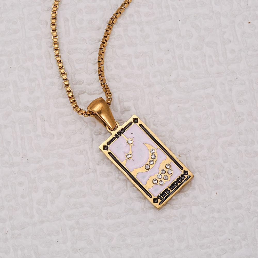 Collar con colgante de tarjeta de tarot de acero inoxidable de moda vintage con incrustaciones de diamantes de imitación y acabado esmaltado, colgante geométrico rectangular en cadena tipo box para mujer