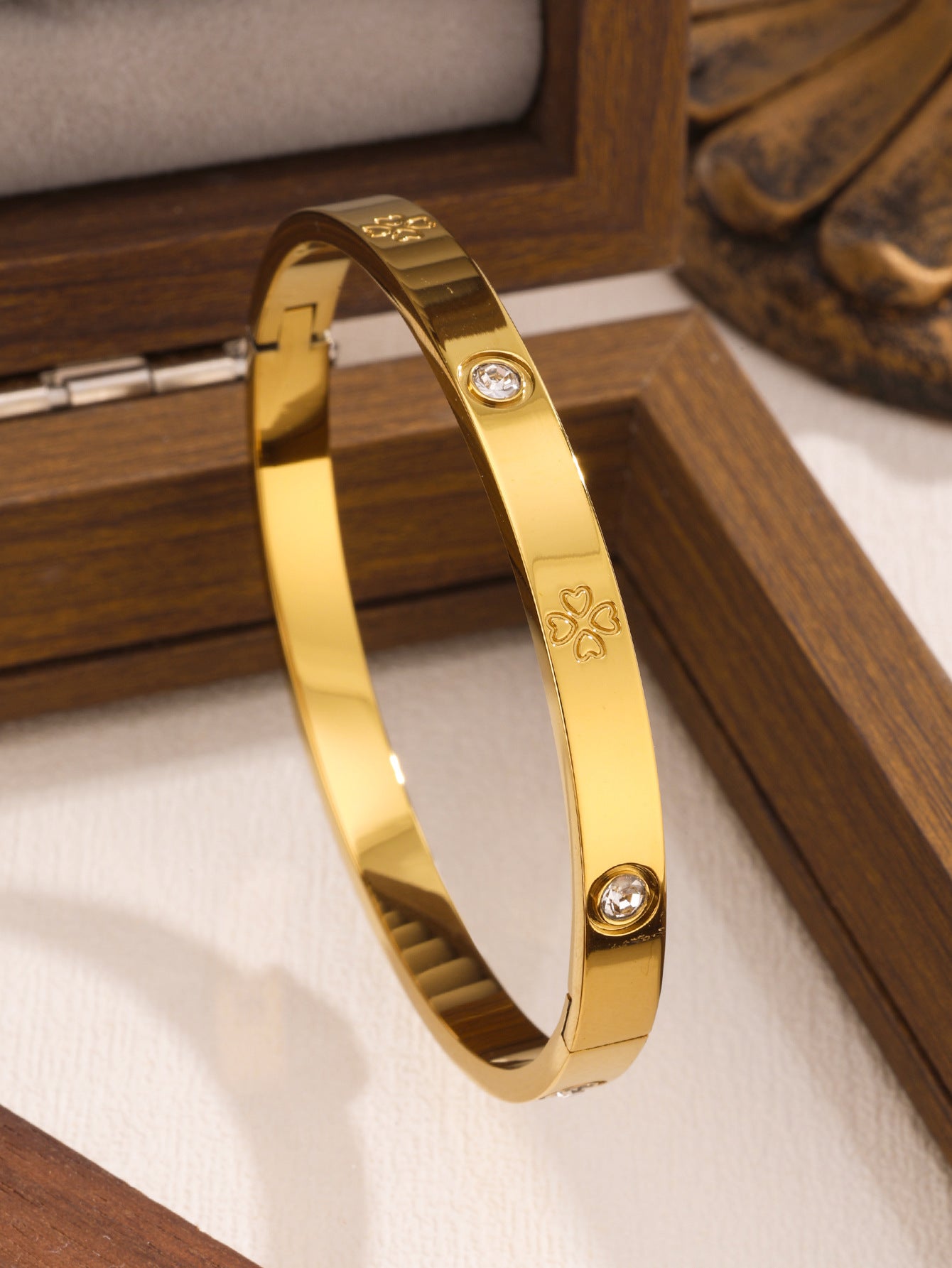 Juego de pulseras de acero inoxidable con trébol de cuatro hojas, incrustaciones de diamantes de imitación y chapado en oro al vacío de 18 quilates, estilo minimalista y a la moda