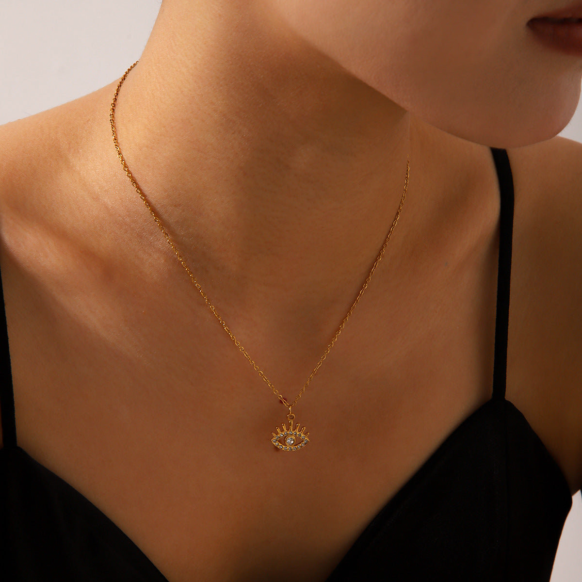Collana con Pendente Occhio Turco in Acciaio Inossidabile Placcato Oro 18K Stile Geometrico Ins con Intarsio di Strass da Donna