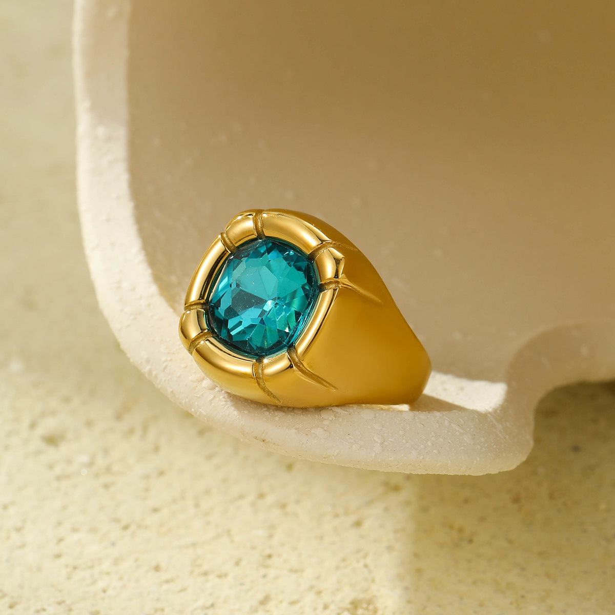 Anello da donna in acciaio al titanio con zirconia quadrata, stile vintage, finitura placcata e design geometrico