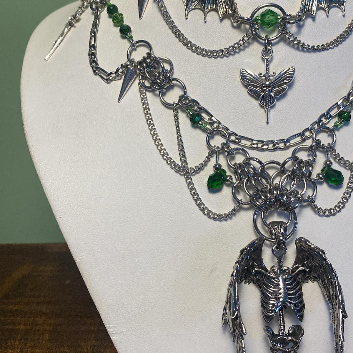 Collar de Calavera y Ángel Gótico Oscuro de Halloween para Mujer con Material de Aleación y Acabado Chapado, Diseño Geométrico, Cadena de Collar en Capas