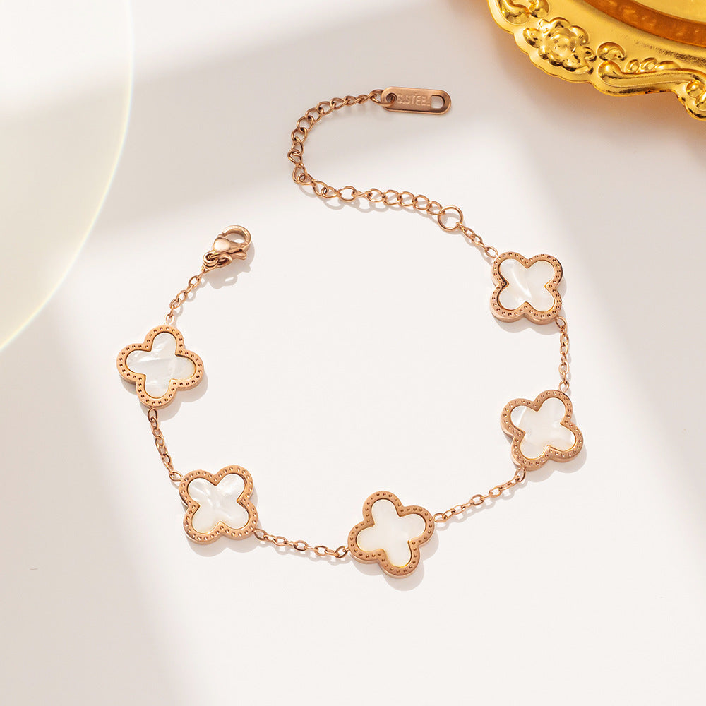 Minimalist Clover-Shaped Titanium Steel Bracelet for Women with Gold Plating and O-Chain Design