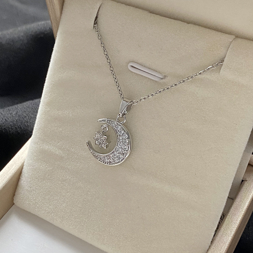Elegante Collana con Ciondolo a Farfalla Floreale in Acciaio al Titanio, Rame Placcato e Zirconia Micro-Incastonata su Catena ad O per Uomo e Donna