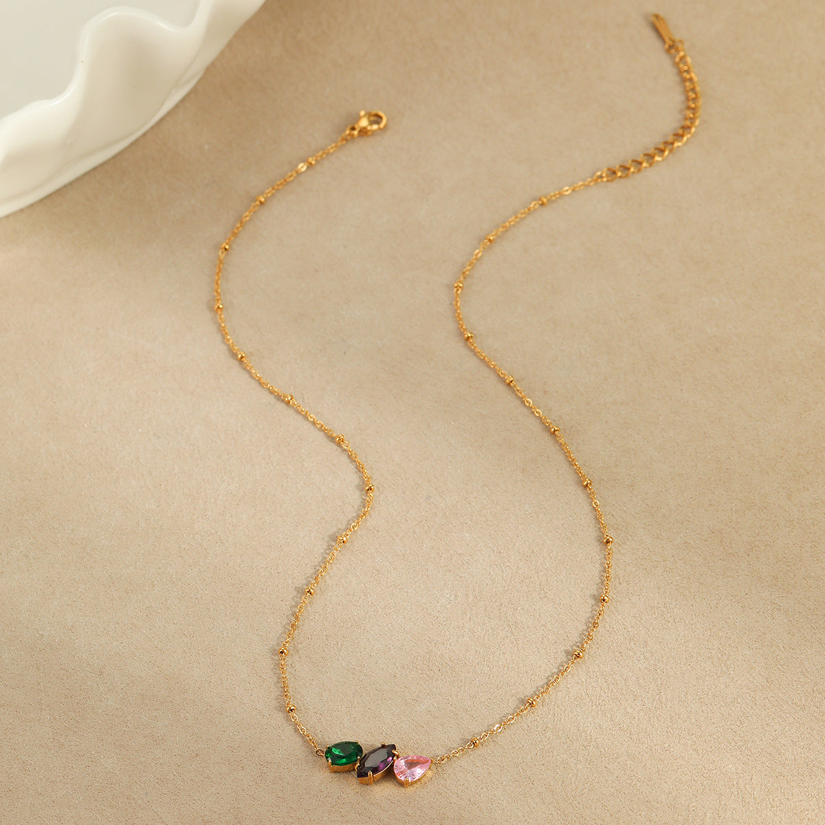 Collar de circonita con forma de lágrima, minimalista y a la moda, de acero inoxidable con chapado en oro de 18 quilates para mujer
