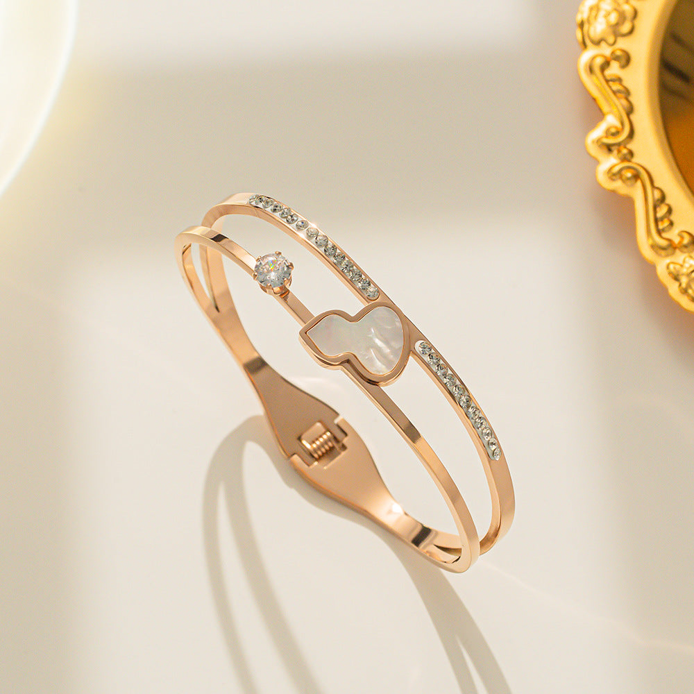 Bracciale minimalista "Zucca fortunata" da donna in acciaio al titanio placcato oro 18K con intarsio in madreperla
