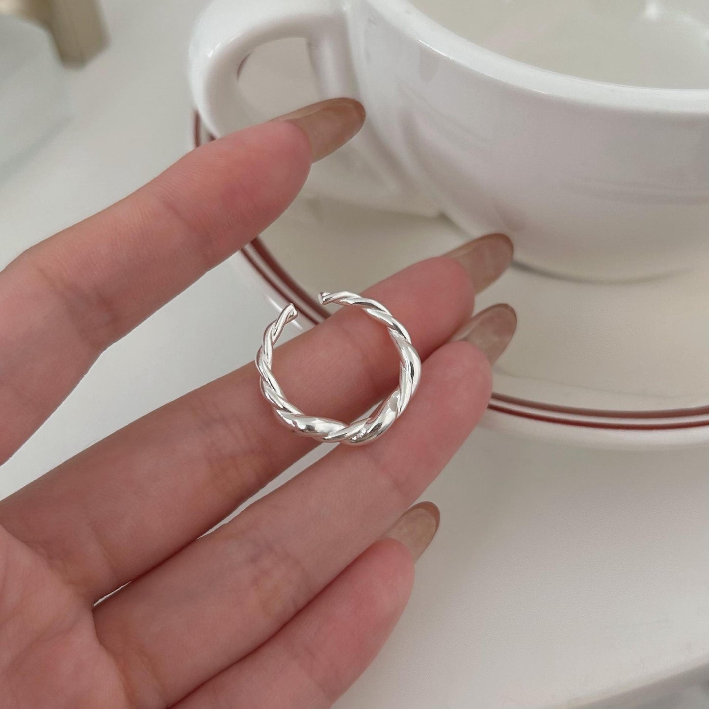 Minimalist Geometric Twist Wire Ring in 925 Sterling Silver for Women with Rope Knot Detail