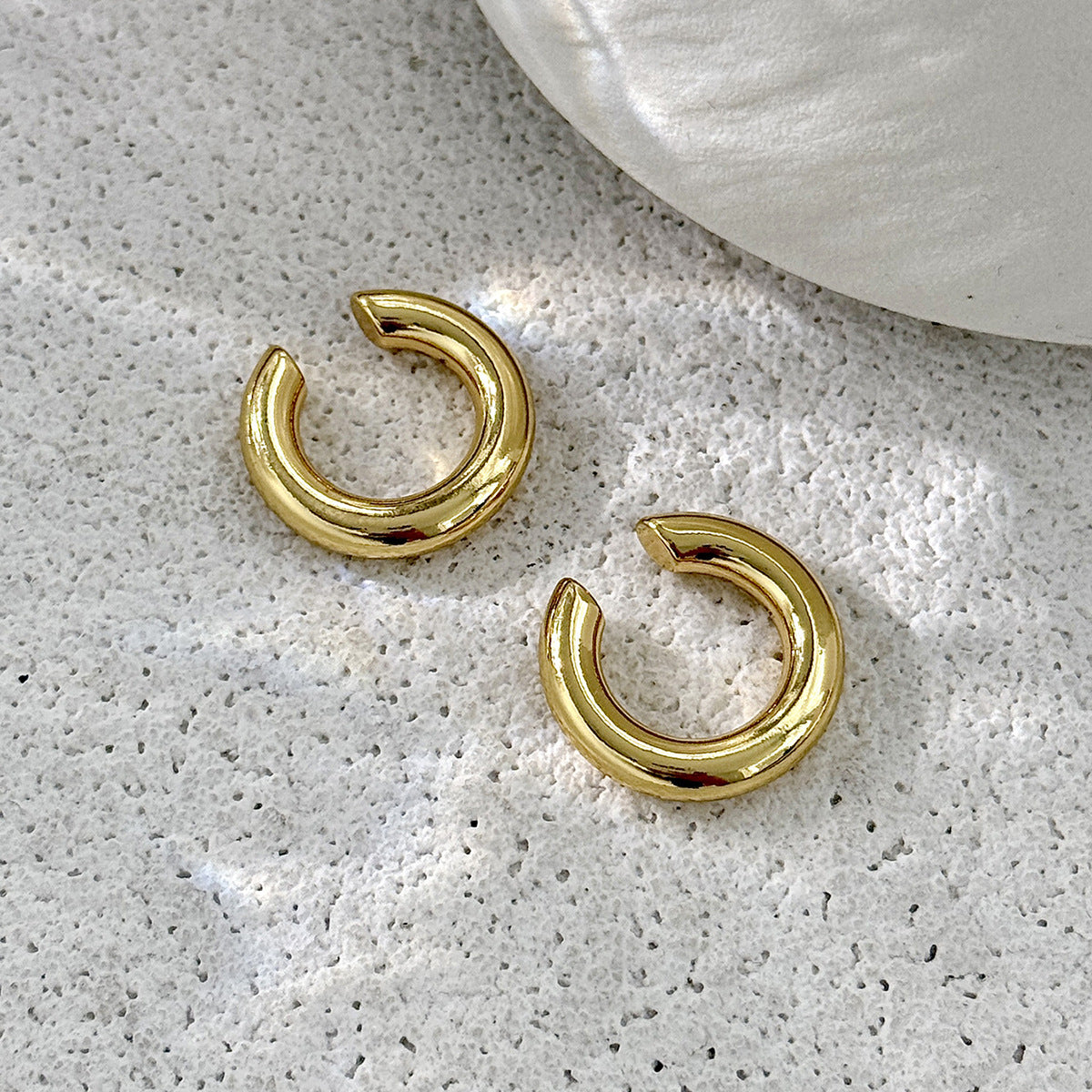 Minimalist Geometric Round Stainless Steel PVD Gold Plated C-Shaped Hoop Earrings for Women