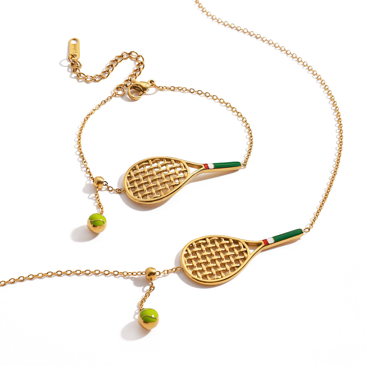 Set collana e bracciale con ciondolo a racchetta da tennis alla moda in acciaio al titanio con smalto colorato e finitura placcata per donna