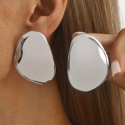 Aretes de mujer de aleación de zinc ovalados, geométricos, minimalistas y elegantes con acabado galvanizado