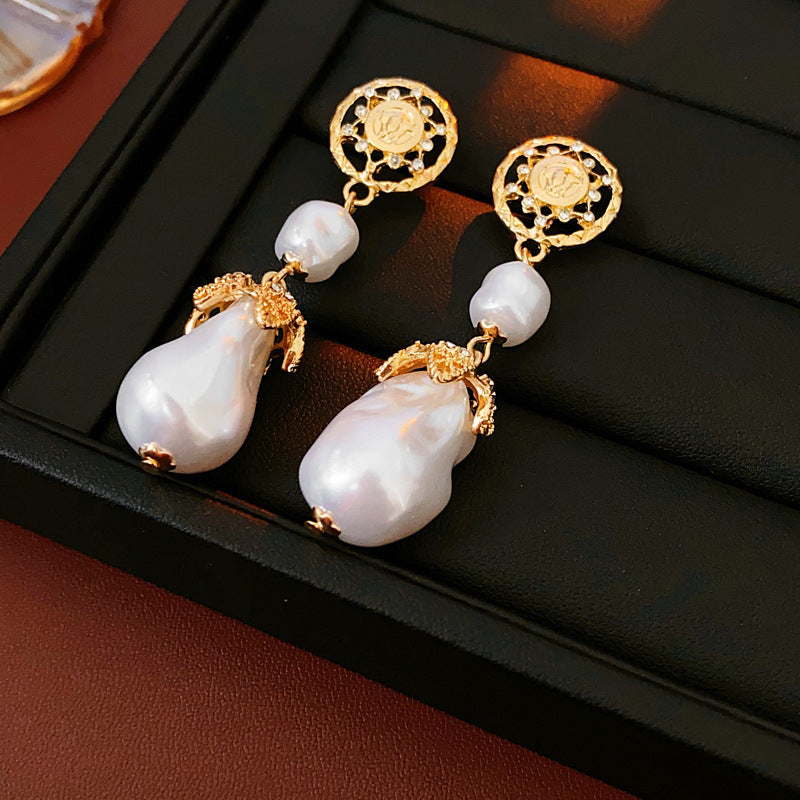 Vintage Heart-Shaped Floral Teardrop Hollow-Out Alloy Stud Earrings with Rhinestone Inlay for Women