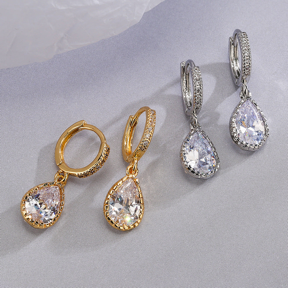 Orecchini da donna minimalisti ed eleganti in rame placcato oro vero con zircone a goccia