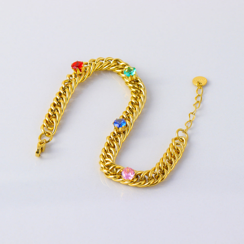 Collar Minimalista Geométrico de Acero de Titanio con Chapado en Oro de 18K y Detalles de Circonita Cúbica en Cadena Cubana